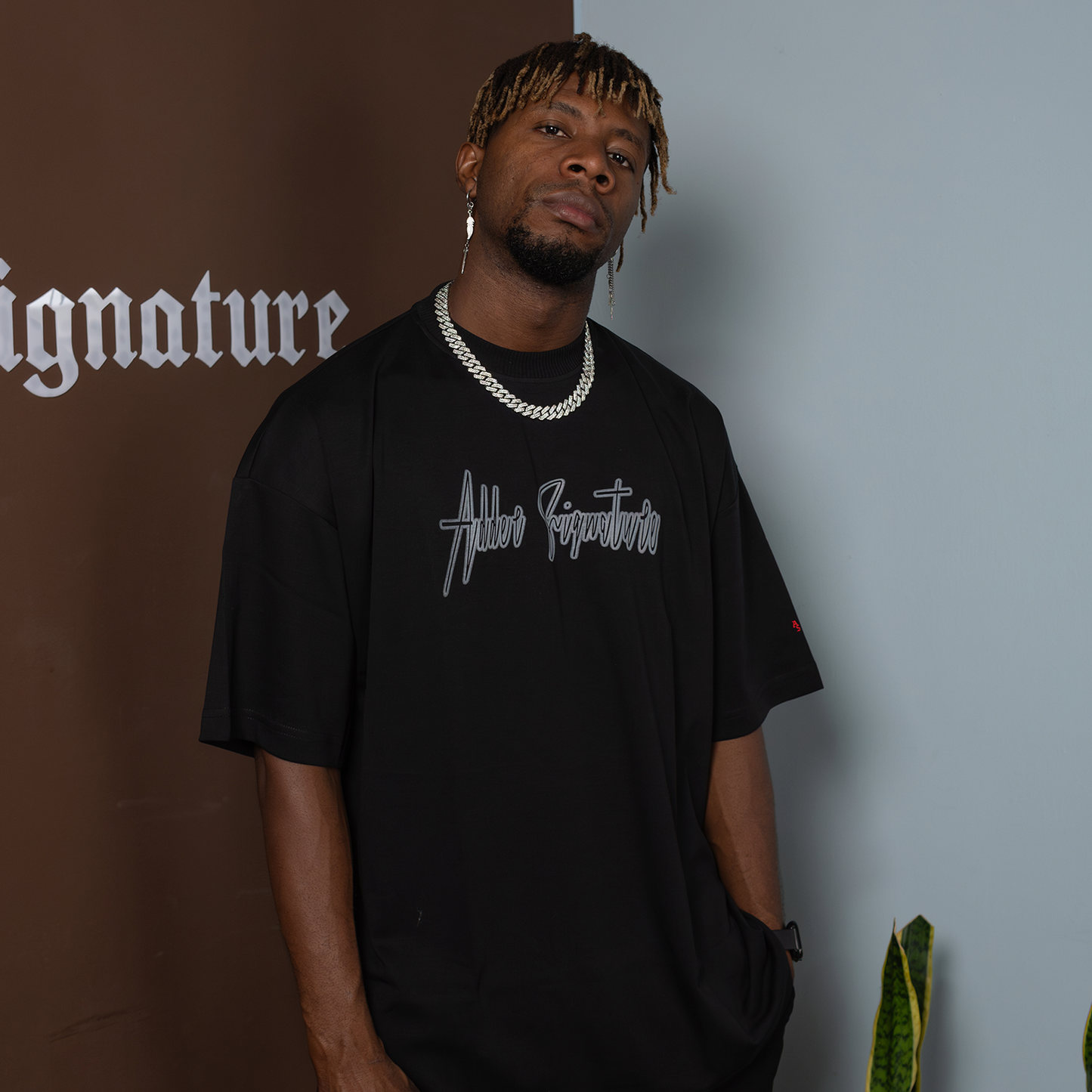 SIGNATURE BLACK T-SHIRT