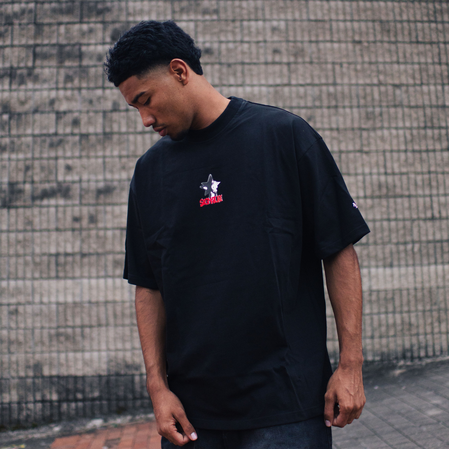 SIGNATURE SPRAY GRAPHIC T-SHIRT BLACK