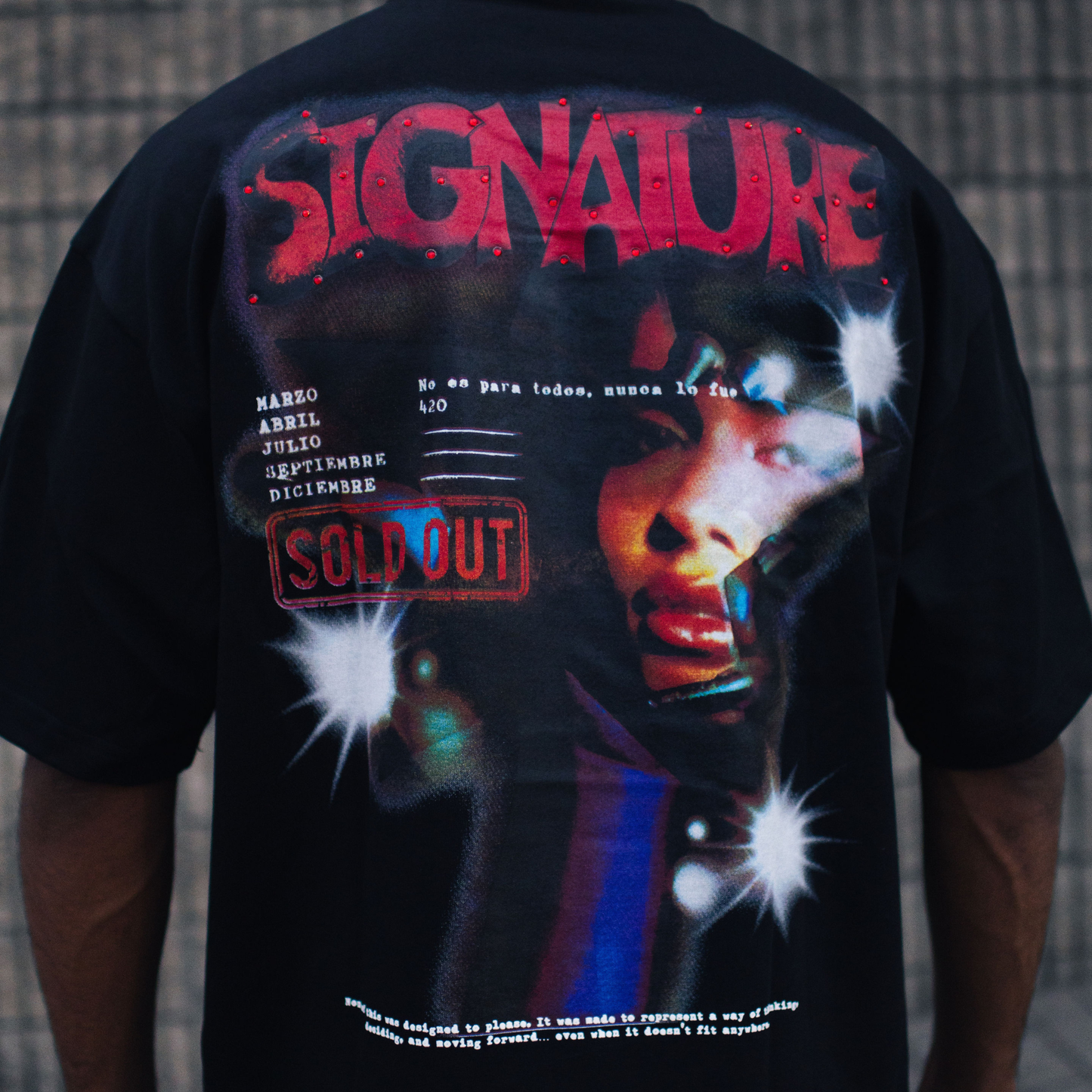 SIGNATURE SPRAY GRAPHIC T-SHIRT BLACK