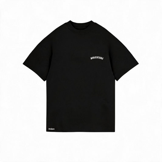 T010 Gothic Signature Tee Negra - frente