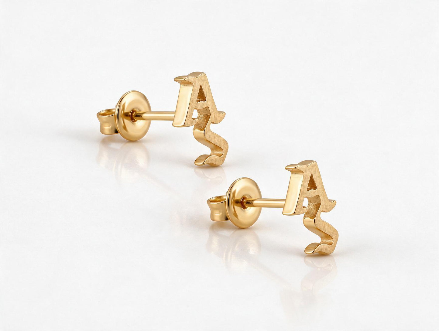 ARETES EN ORO 18K LOGO AS